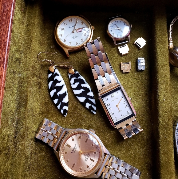 Vintage wooden jewlery box w| contents•Watches• - Picture 7 of 16